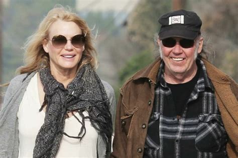 daryl hannah pregnant at 61.